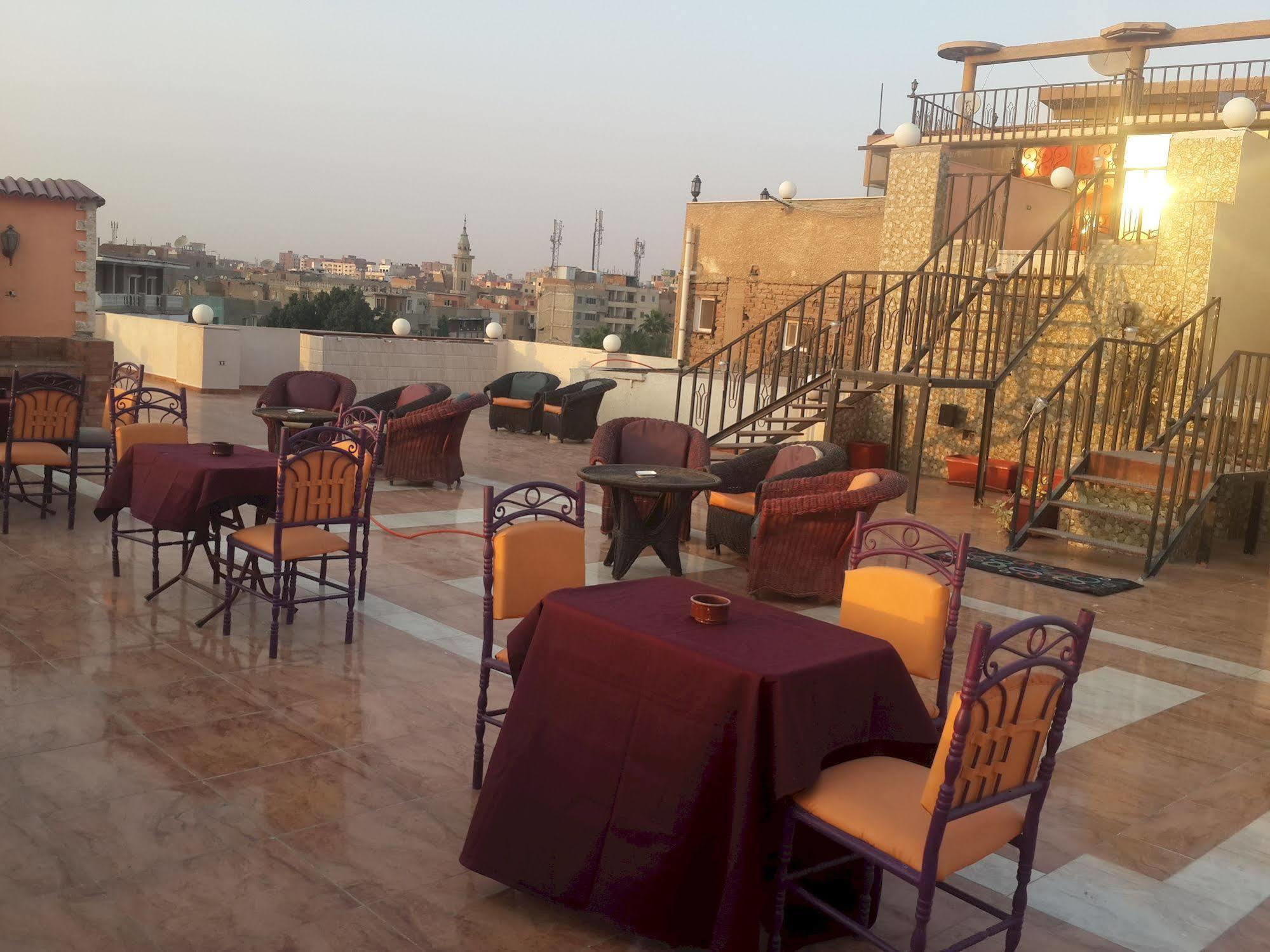 Pyramids Plateau Inn Giza ภายนอก รูปภาพ
